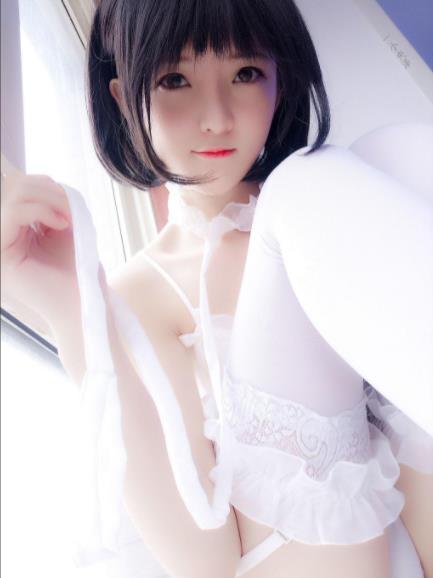浮力姬一小央泽无删减写真合集：推特超美，让你心动不已！