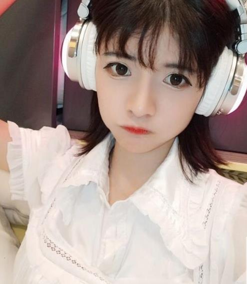 《高颜值妹子网红狗头写真合集，让你尽情领略优质美女的魅力！》