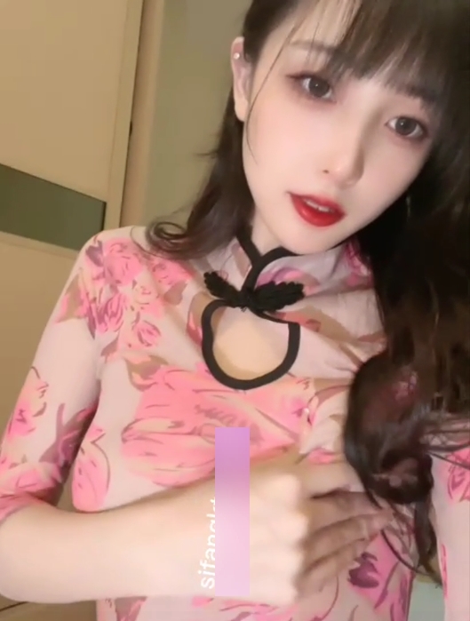 限量版林星阑设计的印花旗袍，限时免费下载！