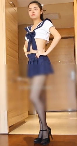 舞蹈艺校嫩妹私拍，让你的艺术之旅更加苒悦悦！