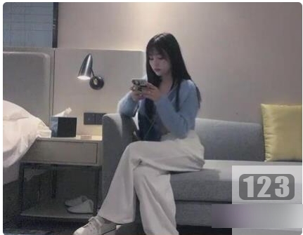 《抖音热门网红兰兰鹿鹿正片，引爆交友门事件！》