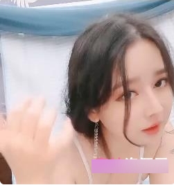 「尽显倾城风采！黎巴拉女神，绝美颜值惊艳全场」