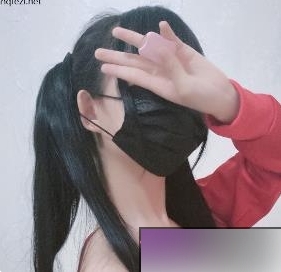 《动感十足！红色双马尾沈娇娇七三款运动服，让你焕发青春活力！》