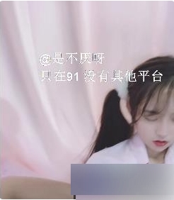 《高颜值美女表演剧情校服，带你畅游星空！10V高清画质，887M超大容量！》