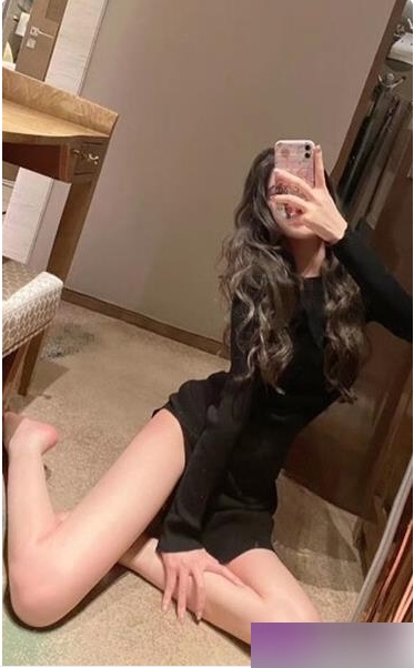上海绝美健身教练咸蛋小姐的自拍作品：美丽与力量的完美结合
