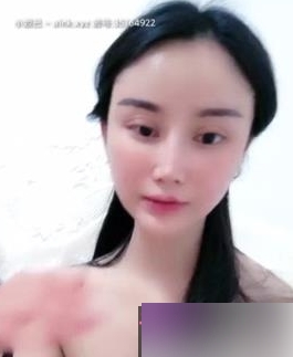 小妲己：气质女神主播，带你领略诗诗直播的精彩世界！