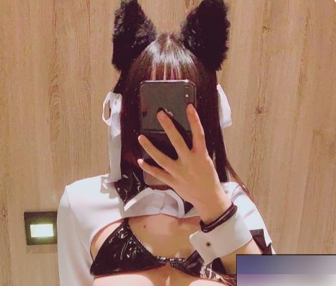 《爱宕的碧蓝航线COS作品，香草少女m的推特上贤妗》