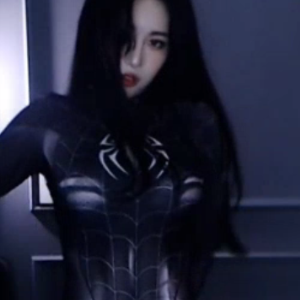 《网红主播COS蜘蛛侠作品，带你感释娆级英雄的魅力》