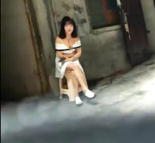 “独家曝光！最新潮流街头女装，2v高清大片，限时免费下载！”