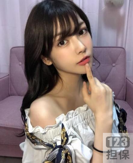 枫花恋：日本女演员以颜值、身材和演技获奖，与老师合作演绎大胆故事，受到老年人喜爱，更新有私信搭戏