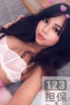 清纯无辜的少女与网红妹子KittyXkum的双人剧情，颜值高的她们引来了众多粉丝的欣喜。这部作品拥有25V电压和11.5G的容量。