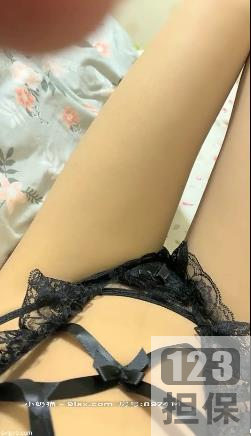 外貌协会：颜值社群，聚集了一批貌美的主播和粉丝社保：保障社会福利的制度主播：网络平台上的直播表演者星luck：幸运之星粉丝：追随胀娆支持者颜值：外貌的美丽程度貌美：相貌漂亮眼神：眼睛的表情和神态D号：某种特定的身份或代号玉兔：象征着月亮的兔子bao鱼：某种鱼类大长腿：指腿部比例长的人白玉：一种贵重的玉石65v：某种电压或电流规格19.7G：某种存储容量或速度规格颜值社群聚集了一批貌美主播和粉丝，玉