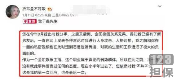 斗鱼女主播曝光泳池写真图，金发美女身穿蓝色牛仔裤和白裙，与大球球合影，揭露渣渣前男友的豪宅生活，展示无水印泳衣。