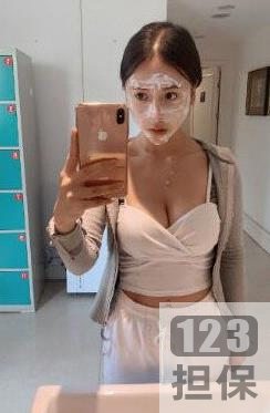 快手美女主播欣柔和小希的黑历史曝光，社保路线和社保视频引起关注，超高颜值和身材好的她们受到打击，遭遇破罐子破摔，25V和647M是关键词。