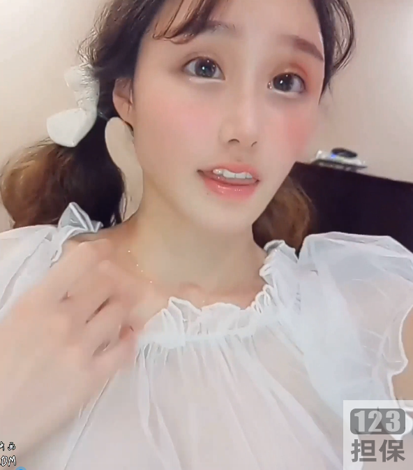 网红歆哥哥演员的白纱网袜嘴艺术动图视频图片自拍