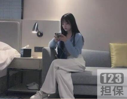 网红兰兰鹿鹿的极其珍贵穿搭视频