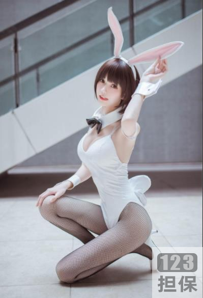 柚子猫加藤惠COSER：颜值身材排行版大米米：小翘臀大长腿小蛮腰轻肉感粉嫩娇羞亲和力睡裙白色长袜小女仆：PK宠物猫