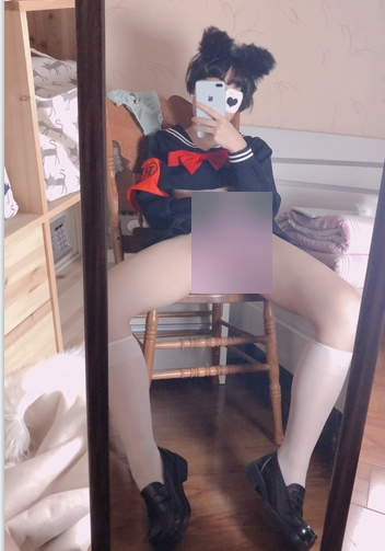 网红小结巴自拍作品合集：妹子身段车灯，身高年纪4.45G