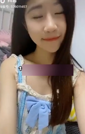 网红玲玲的音短视频为粉丝带来乐子，她以出色的颜值和灵活的身段赢得了名气。作为一名男性网红，玲玲通过网络赚取了大量的钱财，成为了金龟婿。她通过花钱享受生活，展示了她的四肢和身段。