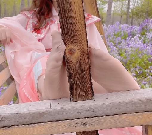 可爱白色帆布鞋