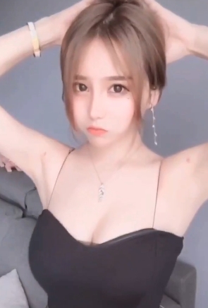 丽姬与交换枕边人的幽会：连衣长裙与皮带的奇妙交换