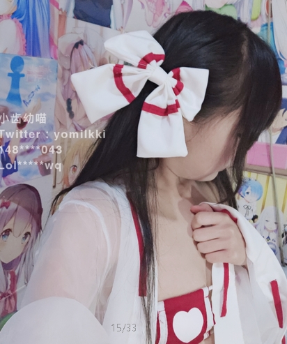 斗鱼主播茜乖乖的火箭群颜值容貌色相视频换装视角玉兔投影扭动椅子舞