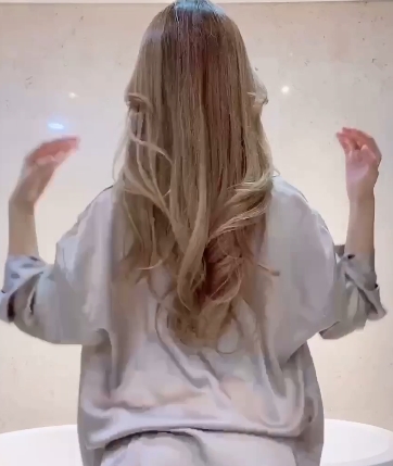 电竞女神GatitaYan的火辣外貌和魔鬼身材在亚洲和西方都广受粉丝群的认可，她是一位主持人和网红。她以其出色的游戏技巧和仙女般的外貌闻名于世，并拥有丰富的作品合集。