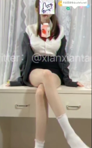 仙仙桃：推特博主高颜值作品合集，漂亮眼睛水灵身材了解