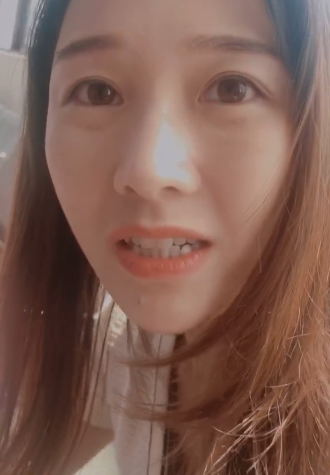 特莱莎的高颜值在推特上引起了热议，她发布的网红视频和照片让人眼前一亮。