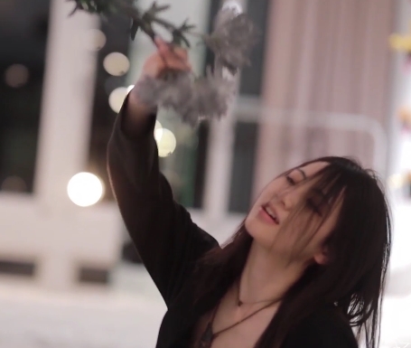 JVID阿黎：精选女模特的身材与气质展现，大长腿的写真作品带来的忧郁眼神，颜值可爱又性感