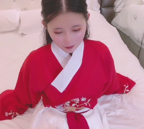 糖心UP主尝试古装作品，展现红色马叉虫的味道