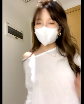 可爱女主播的奔放自由：两部精选作品展现网友心中的直播之王