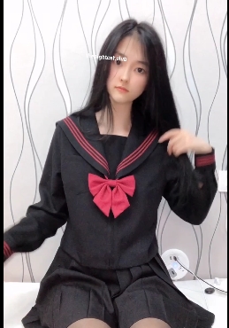 网红芋喵喵JK服装：高颜值可爱毛衣，女神冷艳性感