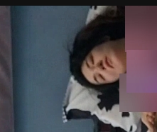 童婕的资源分享视频（2.25G），展示她的互动表情和身材特点