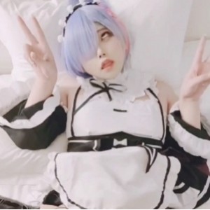 小舞酱：丰满空姐小雨的网红推特视频（2.6G）