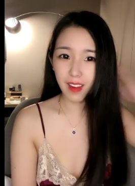 水蜜桃媛媛：性感女主播的互动视频作品