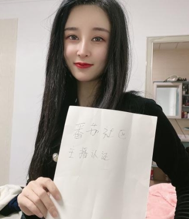 迷人蔓CC空姐互动视频照片