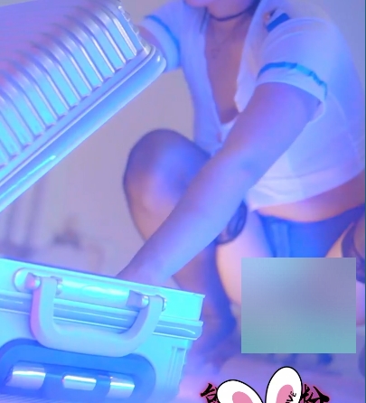 时尚粉红兔裙装，展现窈窕淑女魅力