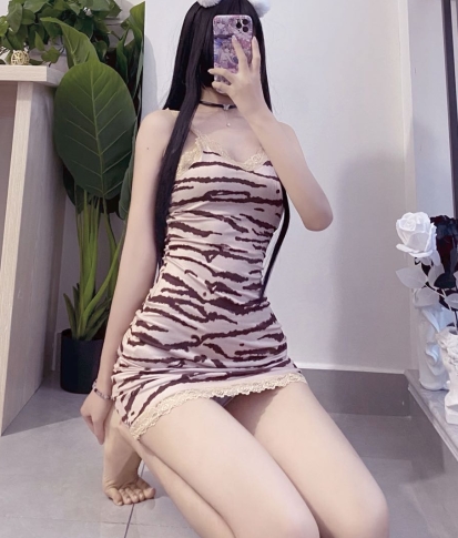 兔兔酱：网红大长腿，青春靓丽的视频和照片