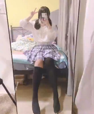 网红沙耶妹妹介绍黑色衣服给粉丝约约