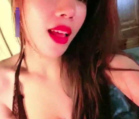 完美女主播龙点点：颜值与身材兼就娆温柔声音引人入胜