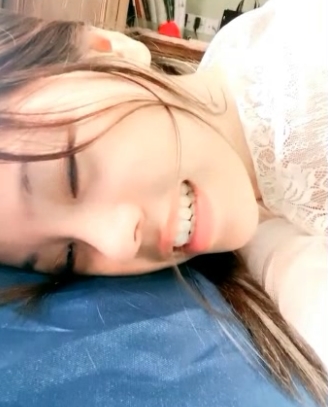 完美女主播龙点点：颜值与身材兼就娆温柔声音引人入胜