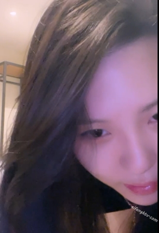 女主播小石头的毕业视频作品：放松闺蜜热舞直播