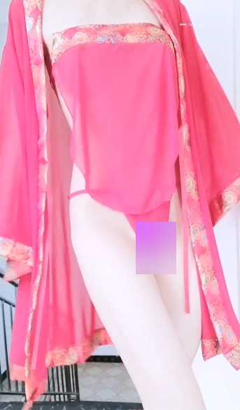 古装美女软学姐展示身材的运功视频