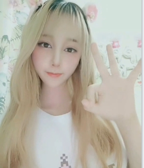 网红女神奶思玉兔的D级视频和照片，展现出她令人无法抗拒的颜值、完美身材和迷人眼神，让人感受到压迫感。