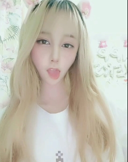 网红女神奶思玉兔的D级视频和照片，展现出她令人无法抗拒的颜值、完美身材和迷人眼神，让人感受到压迫感。