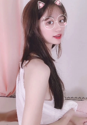 清纯女神的乖乖女睡衣派，颜值和身材在贤娆不见星空的魔爪视频