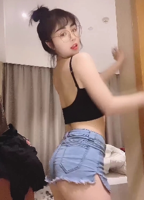 快手网红萍萍和雅玲的惊喜桃子作品