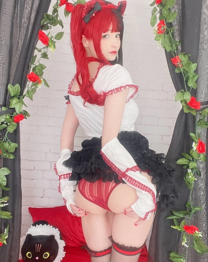 可爱吸血鬼妹子HidoriRose的性感COSPLAY角色视频和照片
