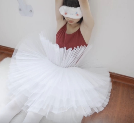 虎牙直播：妹子指教芭蕾白丝训练视频